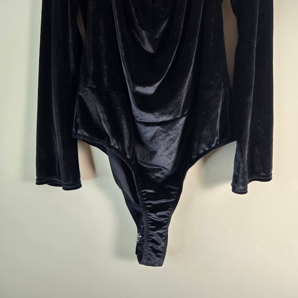 Women's PRETTYLITTLETHING Plus Black Velvet Bardot Wrap Bodysuit 18 - Picture 12 of 14